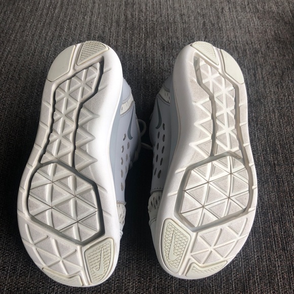 Toddler Boys Nike’s - Picture 6 of 6